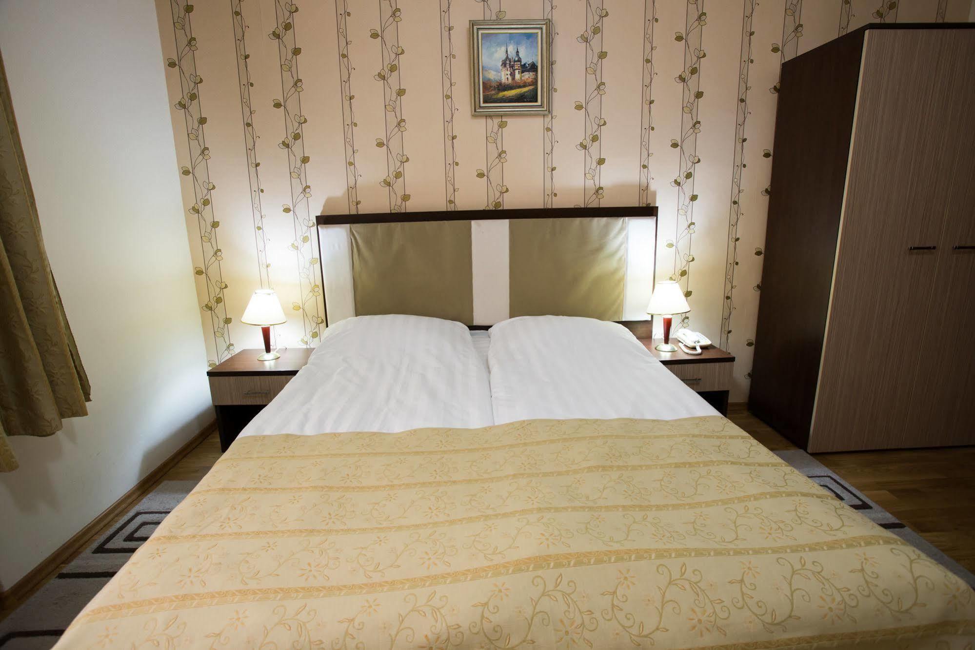 Hotel Rina Cerbul 2*